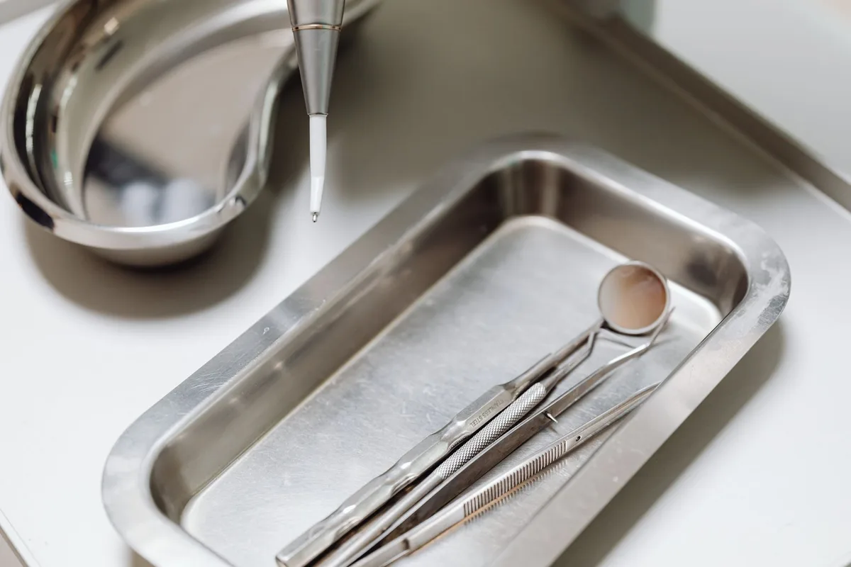 Instruments de détartrage vétérinaire incluant détartreuse à ultrasons